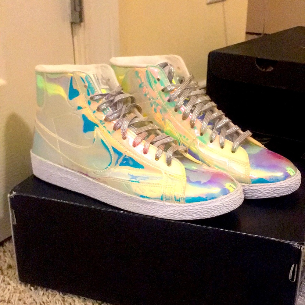 WMNS BLAZER MID PRM Qs ‘iridescent’